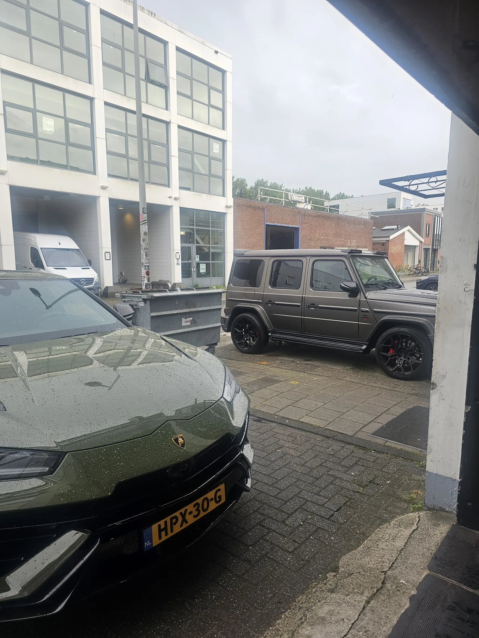 Auto's voor de deur bij Velgen Expert